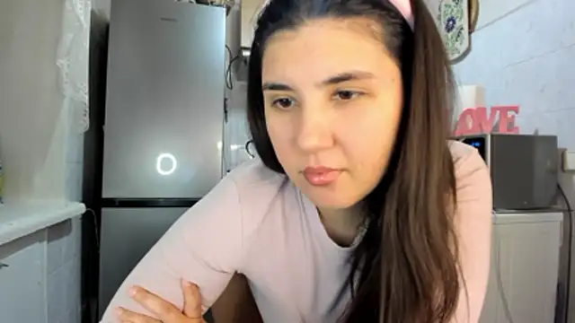 Snapshot of MiaMarrone chatting on 19, 12, 2025 MiaMarrone online show from 19, 12, 2025