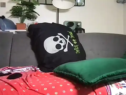 Snapshot of choco_petite chatting on 10, 1, 2025 choco petite online show from 10, 1, 2025