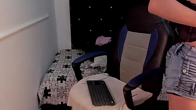 Snapshot of Lu_doll chatting on 11, 10, 2025 Lu doll online show from 11, 10, 2025