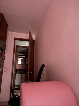 Snapshot of DulceLenns chatting on 21, 11, 2025 DulceLenns online show from 21, 11, 2025