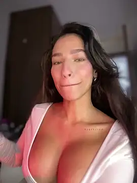 Snapshot of DulceLenns chatting on 21, 12, 2025 DulceLenns online show from 21, 12, 2025