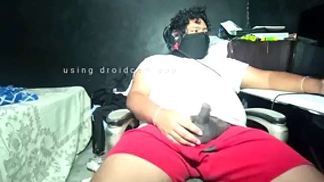 Snapshot of mikfgh50 chatting on 2, 11, 2025 mikfgh50 online show from 2, 11, 2025