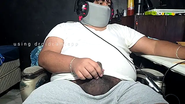 Snapshot of mikfgh50 chatting on 23, 11, 2025 mikfgh50 online show from 23, 11, 2025