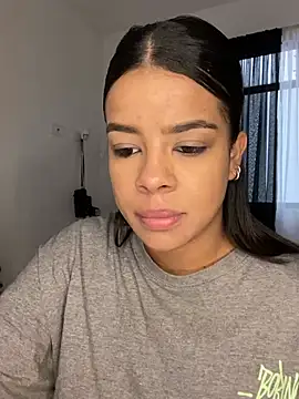 Snapshot of trianawhite chatting on 17, 12, 2024 trianawhite online show from 17, 12, 2024