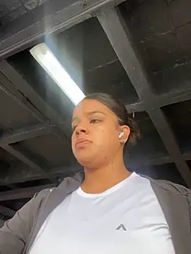 Snapshot of trianawhite chatting on 6, 2, 2025 trianawhite online show from 6, 2, 2025