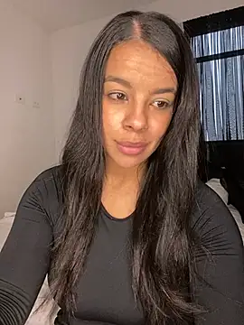 Snapshot of trianawhite chatting on 21, 6, 2026 trianawhite online show from 21, 6, 2026