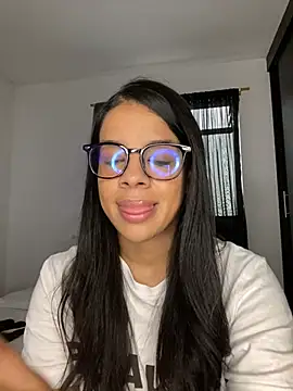 Snapshot of trianawhite chatting on 27, 6, 2026 trianawhite online show from 27, 6, 2026