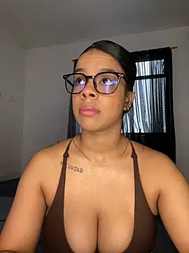 Snapshot of trianawhite chatting on 9, 7, 2026 trianawhite online show from 9, 7, 2026
