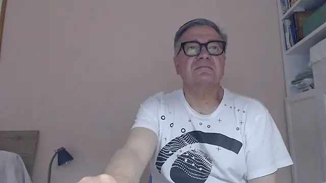 Snapshot of YOU6me chatting on 18, 6, 2026 YOU6me online show from 18, 6, 2026