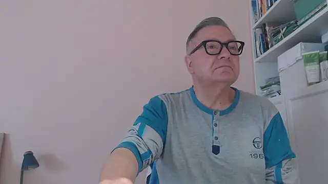 Snapshot of YOU6me chatting on 12, 7, 2026 YOU6me online show from 12, 7, 2026