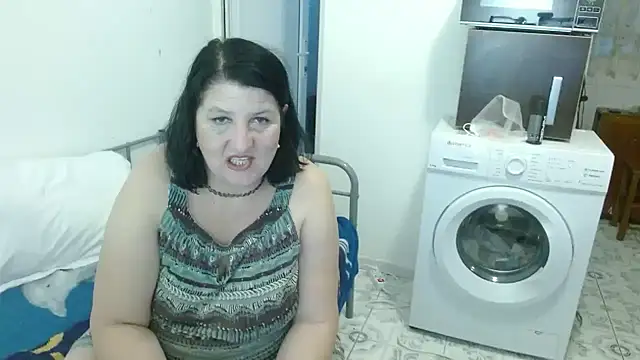 RidemerafSuzana online show from 31, 1, 2025