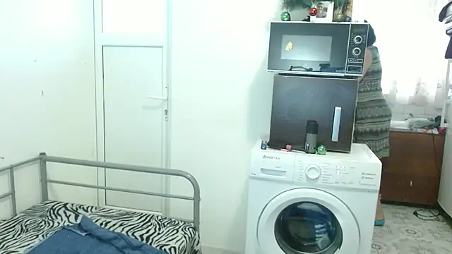 RidemerafSuzana online show from 25, 2, 2025