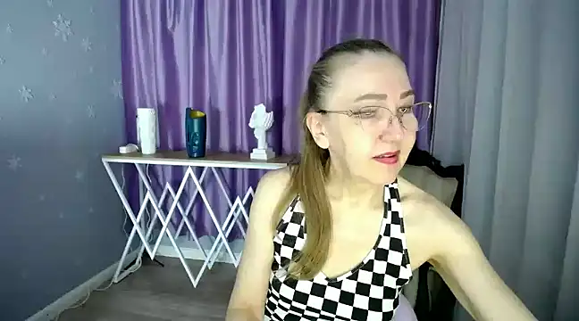 queen a n i online show from 10, 3, 2025