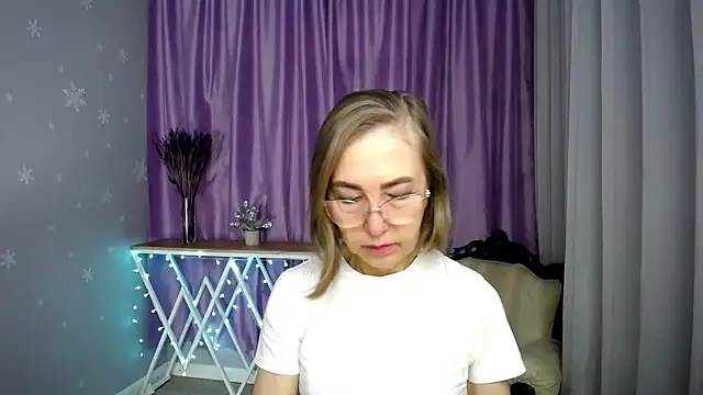 Snapshot of queen_a_n_i chatting on 18, 4, 2026 queen a n i online show from 18, 4, 2026