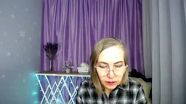 Snapshot of queen_a_n_i chatting on 21, 4, 2026 queen a n i online show from 21, 4, 2026