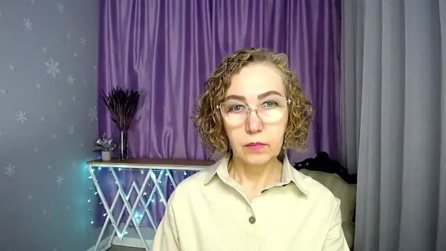 Snapshot of queen_a_n_i chatting on 4, 6, 2026 queen a n i online show from 4, 6, 2026