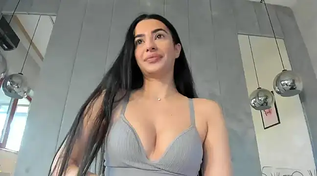 Snapshot of Naila18 chatting on 8, 1, 2025 Naila18 online show from 8, 1, 2025