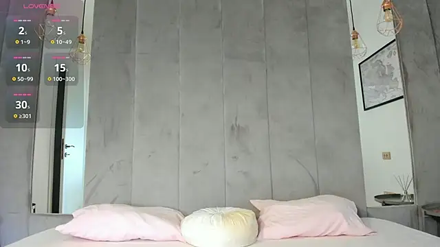 Snapshot of Naila18 chatting on 11, 9, 2025 Naila18 online show from 11, 9, 2025