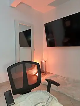 Snapshot of kem_hott chatting on 20, 10, 2025 kem hott online show from 20, 10, 2025