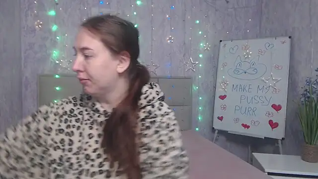 Snapshot of KaleyReed chatting on 15, 10, 2025 KaleyReed online show from 15, 10, 2025