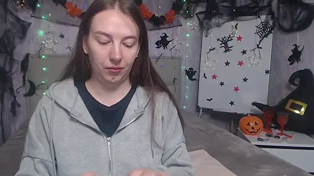 Snapshot of KaleyReed chatting on 24, 10, 2025 KaleyReed online show from 24, 10, 2025