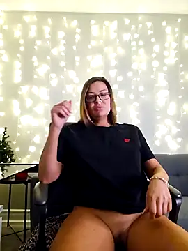 Snapshot of RebeccaXO_ chatting on 13, 12, 2024 RebeccaXO online show from 13, 12, 2024