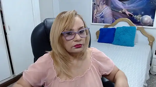 Snapshot of emiliaa_hot chatting on 19, 6, 2026 emiliaa hot online show from 19, 6, 2026