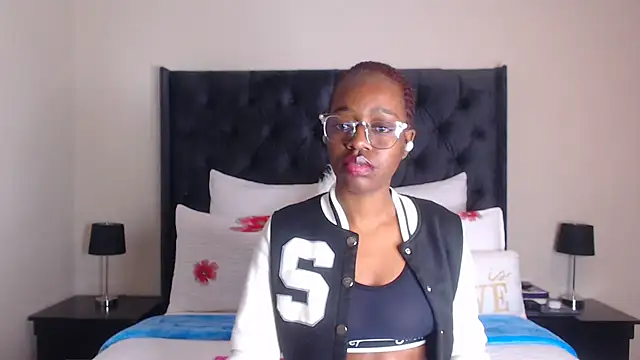 Sexynaughty Gal online show from 4, 12, 2025