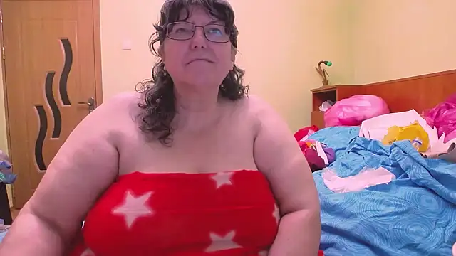 Snapshot of HugeTits chatting on 3, 12, 2025 HugeTits online show from 3, 12, 2025