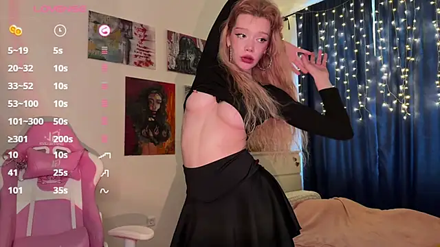 boobsybootie online show from 6, 3, 2025