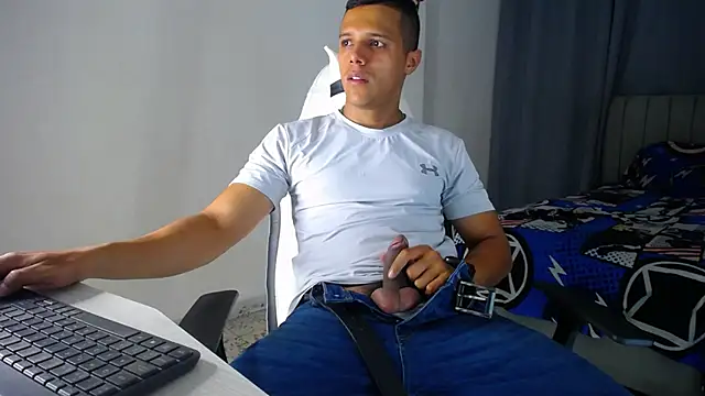 Snapshot of DavidAngell7 chatting on 18, 12, 2025 DavidAngell7 online show from 18, 12, 2025