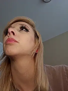 AmethystFoxx online show from 17, 4, 2026