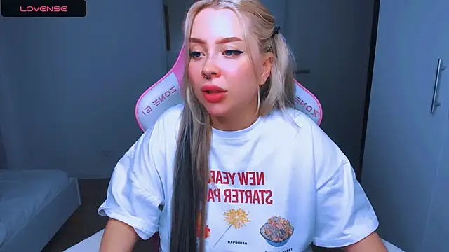 MonaLauu online show from 11, 1, 2025