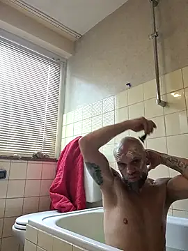 Ladyshaker82 online show from 8, 11, 2025