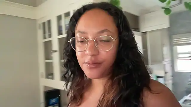 Snapshot of dreamyriri chatting on 8, 4, 2026 dreamyriri online show from 8, 4, 2026