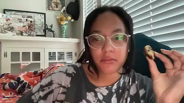 Snapshot of dreamyriri chatting on 18, 4, 2026 dreamyriri online show from 18, 4, 2026
