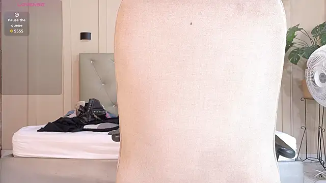 nicol snow online show from 10, 10, 2025