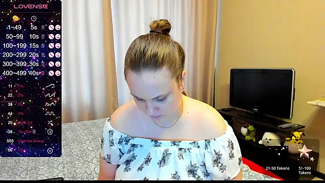 Snapshot of AlanaBrox chatting on 5, 3, 2025 AlanaBrox online show from 5, 3, 2025