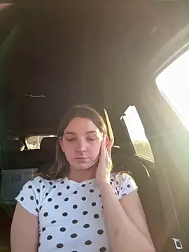 DoriDeluxe66 online show from 18, 9, 2025