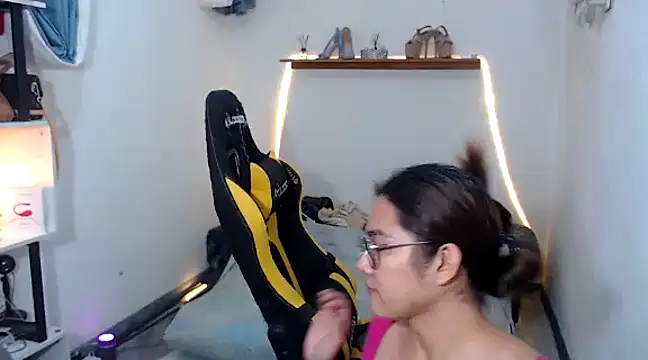 MarieLoveGlamorous online show from 23, 2, 2025