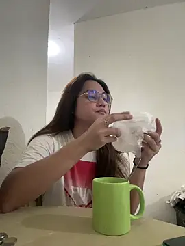 MarieLoveGlamorous online show from 3, 3, 2025