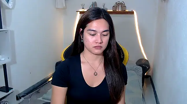 MarieLoveGlamorous online show from 9, 3, 2025