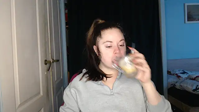 Snapshot of ryhhnnagold99 chatting on 7, 1, 2026 ryhhnnagold99 online show from 7, 1, 2026