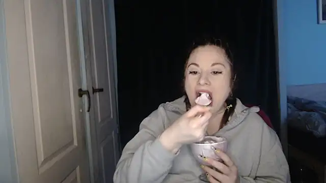 Snapshot of ryhhnnagold99 chatting on 8, 4, 2026 ryhhnnagold99 online show from 8, 4, 2026