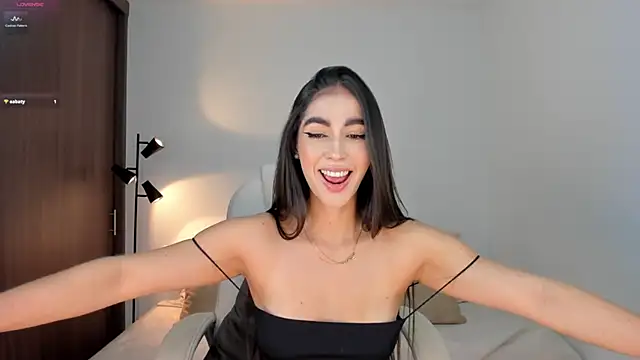 Snapshot of RebeccaBaxter chatting on 5, 10, 2025 RebeccaBaxter online show from 5, 10, 2025