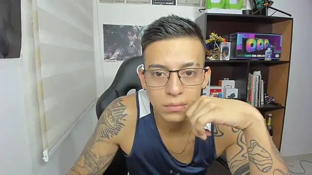 Snapshot of SIXXTOLOVE18 chatting on 6, 3, 2025 SIXXTOLOVE18 online show from 6, 3, 2025