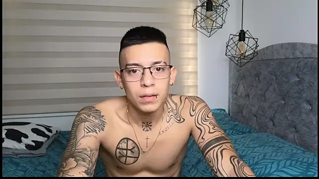 Snapshot of SIXXTOLOVE18 chatting on 18, 9, 2025 SIXXTOLOVE18 online show from 18, 9, 2025