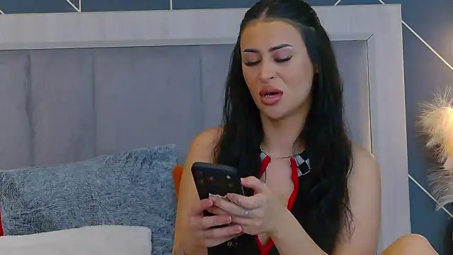 EmyLaveau online show from 6, 2, 2026