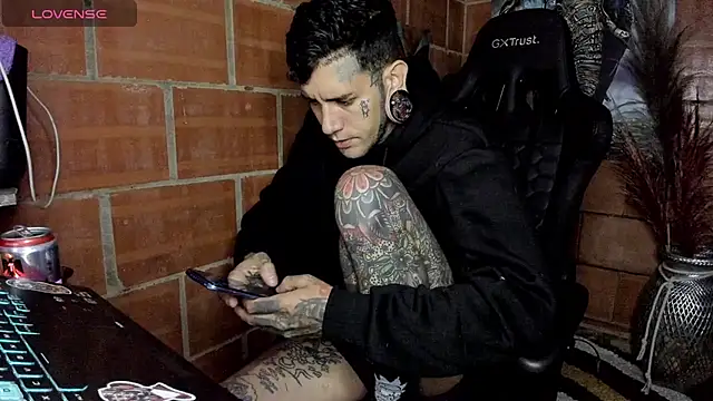 Snapshot of josh__ackerman chatting on 15, 2, 2025 josh ackerman online show from 15, 2, 2025