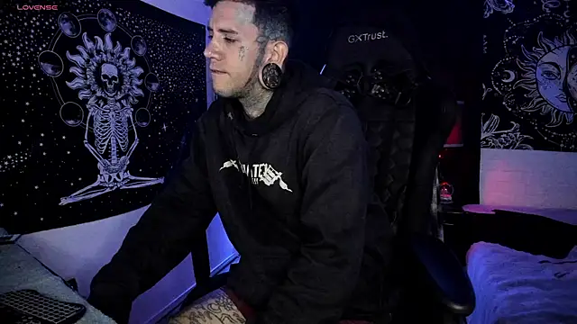 Snapshot of josh__ackerman chatting on 4, 3, 2025 josh ackerman online show from 4, 3, 2025